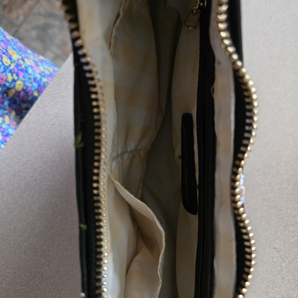 Betsey Johnson Black Daisy Print Shoulder Bag with Flower Charm - Picture 5 of 5